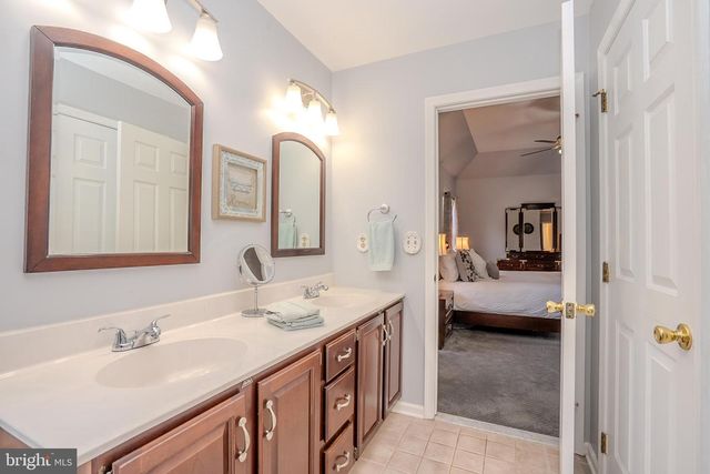 8 KNIGHT DR, Plainsboro, NJ 08536