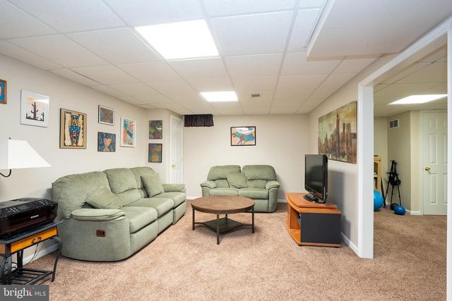 8 KNIGHT DR, Plainsboro, NJ 08536