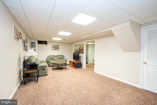 8 KNIGHT DR, Plainsboro, NJ 08536