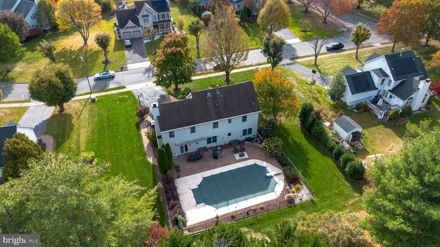 8 KNIGHT DR, Plainsboro, NJ 08536