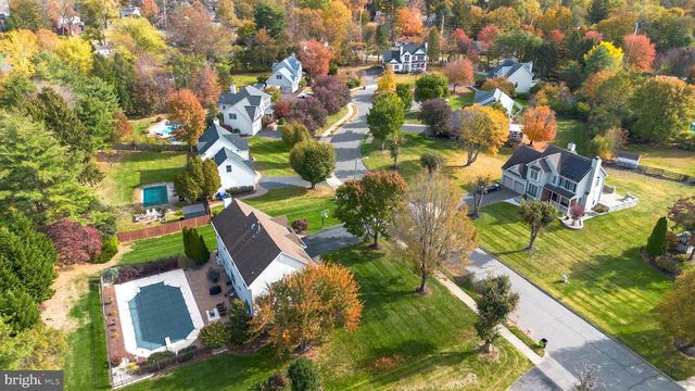 8 KNIGHT DR, Plainsboro, NJ 08536