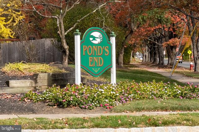 8 KNIGHT DR, Plainsboro, NJ 08536