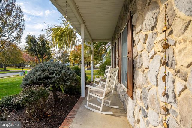 8 KNIGHT DR, Plainsboro, NJ 08536