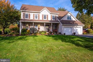 8 KNIGHT DR, Plainsboro, NJ 08536
