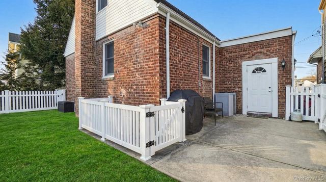 100 Elizabeth Street, Floral Park, NY 11001