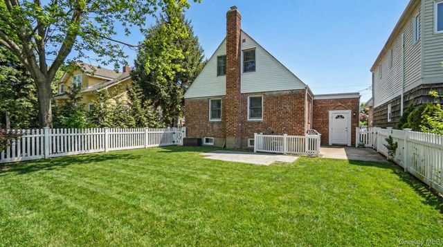 100 Elizabeth Street, Floral Park, NY 11001