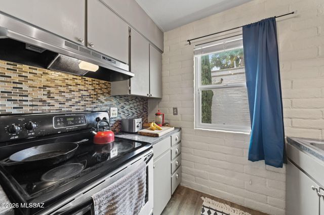8450 E Old Spanish Trl Apt 213, Tucson, AZ 85710
