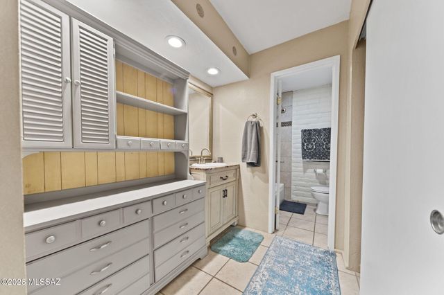 8450 E Old Spanish Trl Apt 213, Tucson, AZ 85710