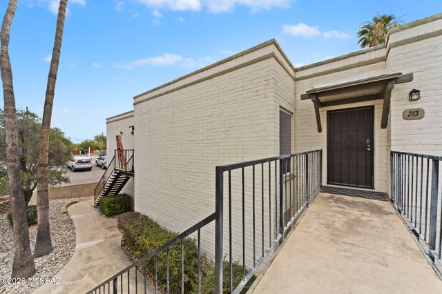 8450 E Old Spanish Trl Apt 213, Tucson, AZ 85710