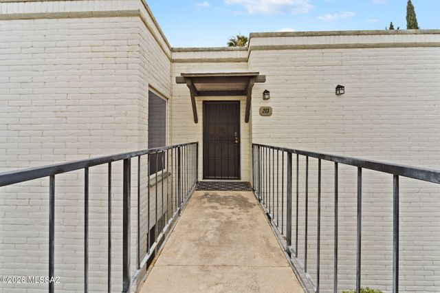8450 E Old Spanish Trl Apt 213, Tucson, AZ 85710