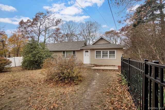 8 evergreen Road, Rocky Point, NY 11778