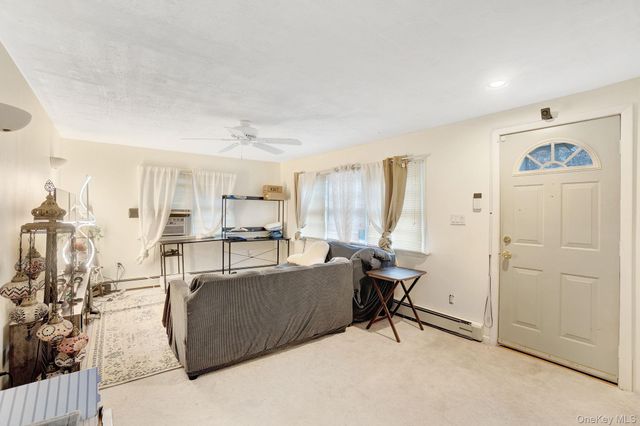 8 evergreen Road, Rocky Point, NY 11778