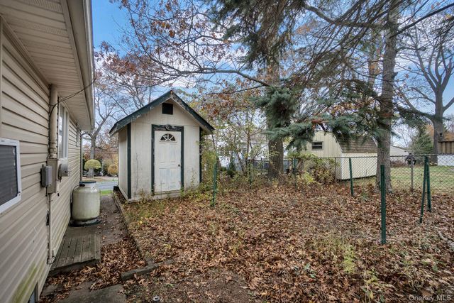 8 evergreen Road, Rocky Point, NY 11778