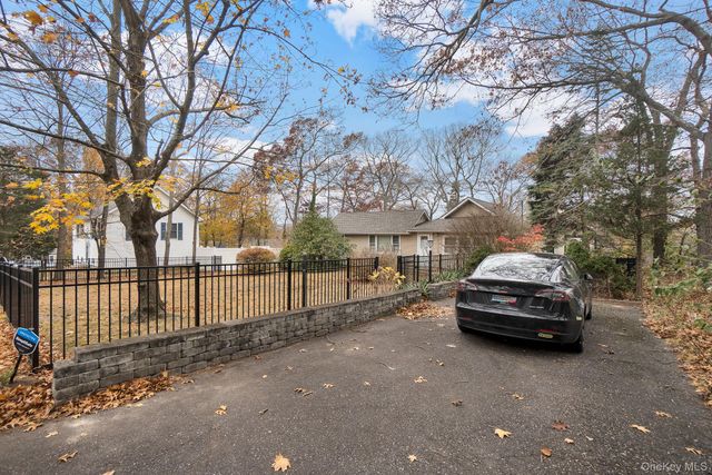 8 evergreen Road, Rocky Point, NY 11778