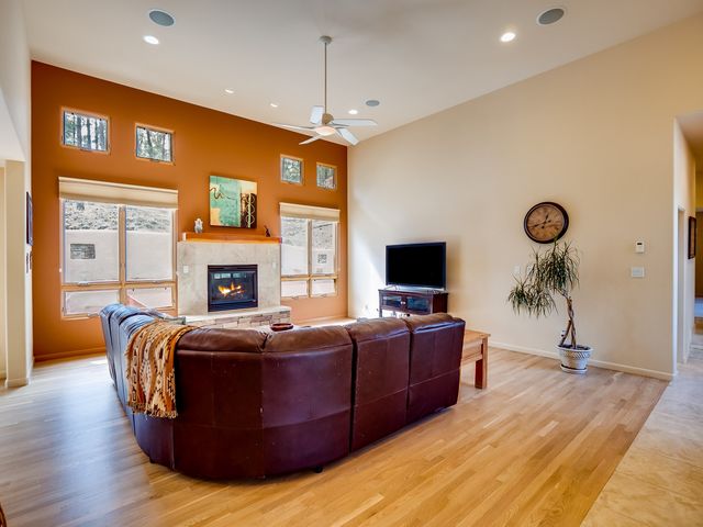 175 Maple Drive, Los Alamos, NM 87544