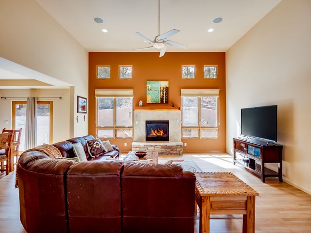 175 Maple Drive, Los Alamos, NM 87544