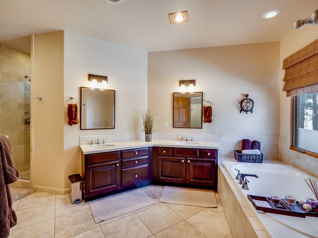 175 Maple Drive, Los Alamos, NM 87544