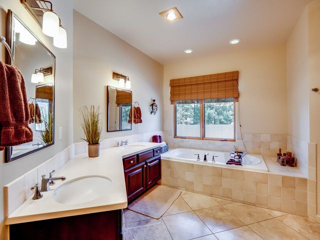 175 Maple Drive, Los Alamos, NM 87544