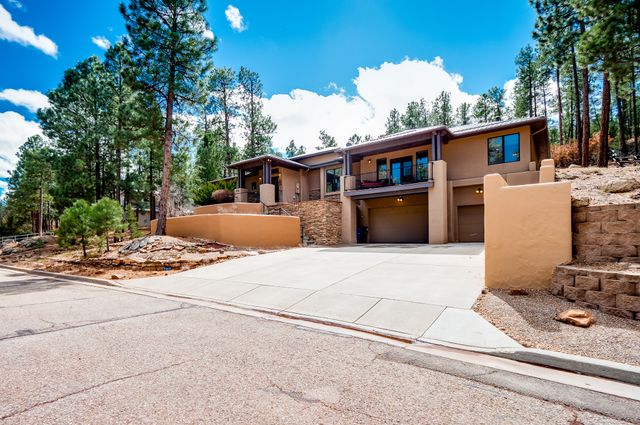 175 Maple Drive, Los Alamos, NM 87544