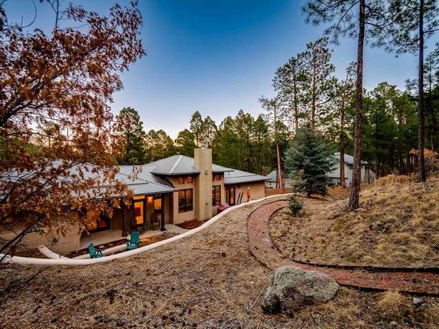 175 Maple Drive, Los Alamos, NM 87544