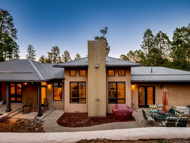 175 Maple Drive, Los Alamos, NM 87544