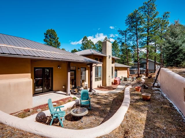 175 Maple Drive, Los Alamos, NM 87544