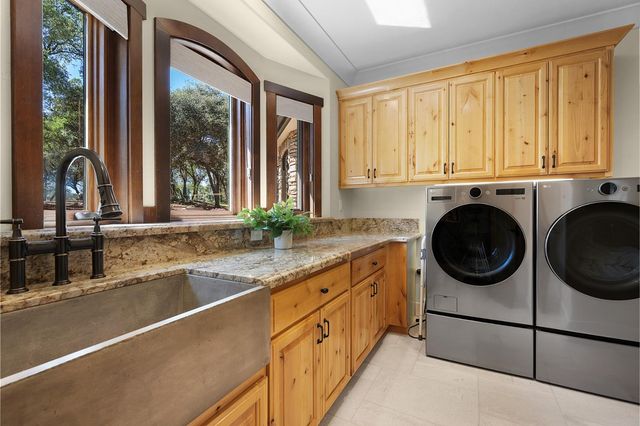 10165 Coyote Ridge Ct, Auburn, CA 95602
