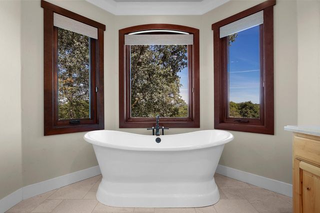 10165 Coyote Ridge Ct, Auburn, CA 95602
