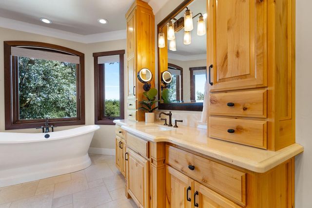 10165 Coyote Ridge Ct, Auburn, CA 95602