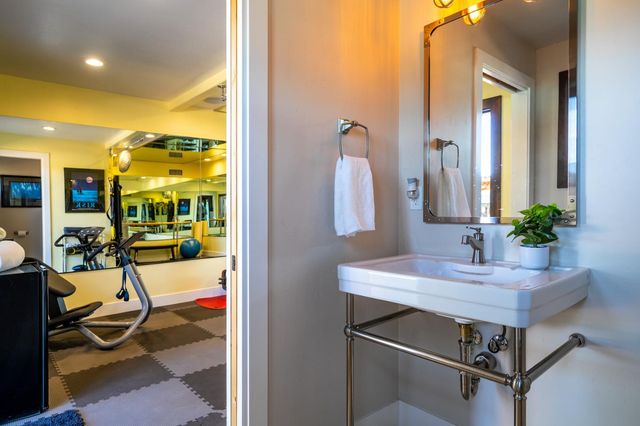 10165 Coyote Ridge Ct, Auburn, CA 95602