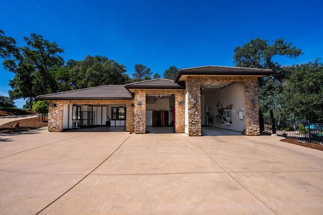10165 Coyote Ridge Ct, Auburn, CA 95602