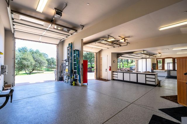 10165 Coyote Ridge Ct, Auburn, CA 95602