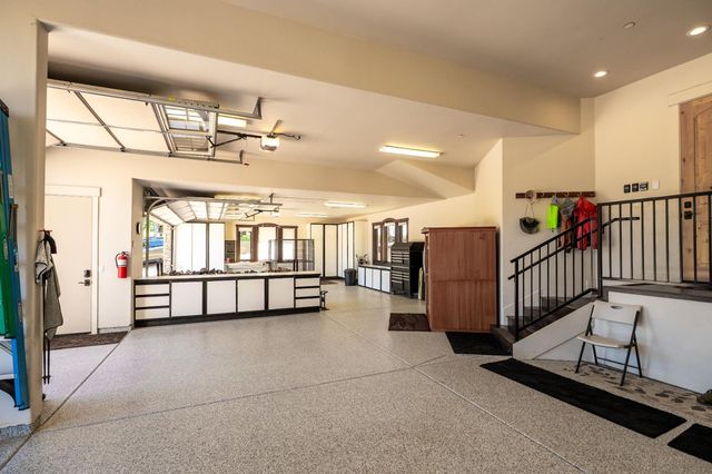 10165 Coyote Ridge Ct, Auburn, CA 95602