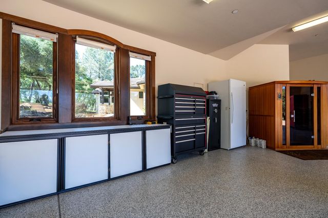 10165 Coyote Ridge Ct, Auburn, CA 95602