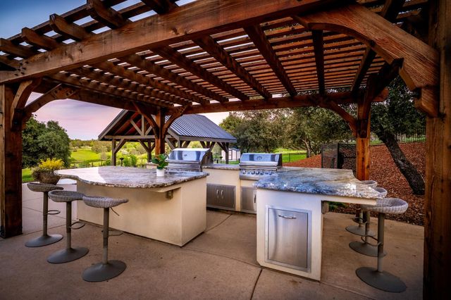 10165 Coyote Ridge Ct, Auburn, CA 95602