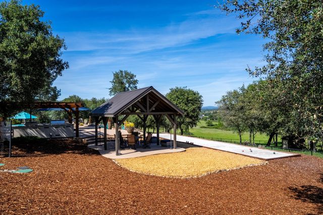 10165 Coyote Ridge Ct, Auburn, CA 95602