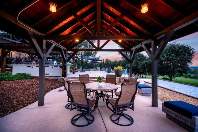 10165 Coyote Ridge Ct, Auburn, CA 95602
