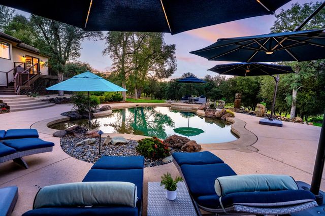 10165 Coyote Ridge Ct, Auburn, CA 95602