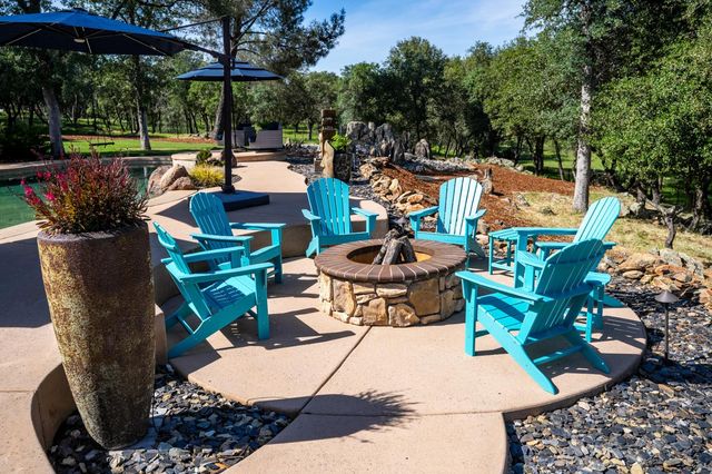 10165 Coyote Ridge Ct, Auburn, CA 95602