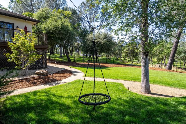 10165 Coyote Ridge Ct, Auburn, CA 95602