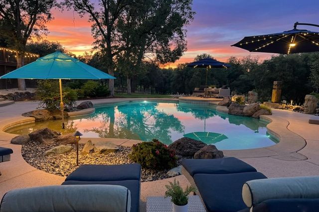 10165 Coyote Ridge Ct, Auburn, CA 95602