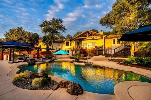 10165 Coyote Ridge Ct, Auburn, CA 95602