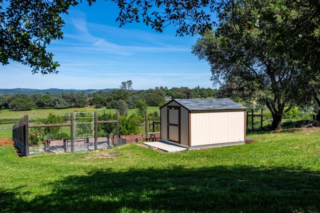 10165 Coyote Ridge Ct, Auburn, CA 95602