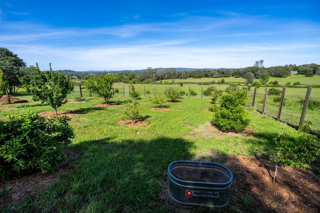 10165 Coyote Ridge Ct, Auburn, CA 95602