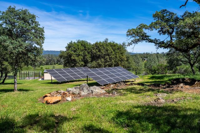 10165 Coyote Ridge Ct, Auburn, CA 95602