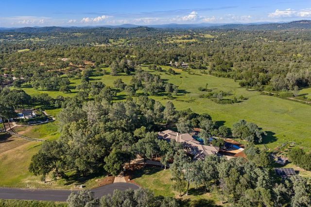 10165 Coyote Ridge Ct, Auburn, CA 95602