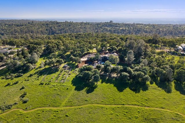 10165 Coyote Ridge Ct, Auburn, CA 95602