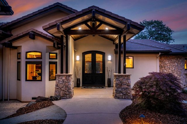 10165 Coyote Ridge Ct, Auburn, CA 95602