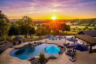 10165 Coyote Ridge Ct, Auburn, CA 95602