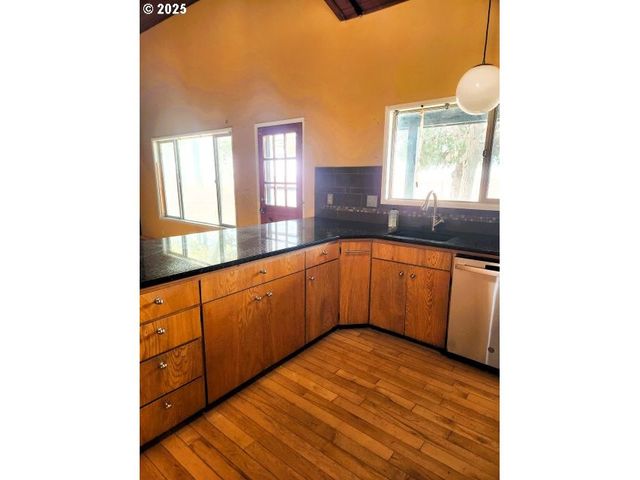 68766 WEATHERFORD Rd, Arlington, OR 97812